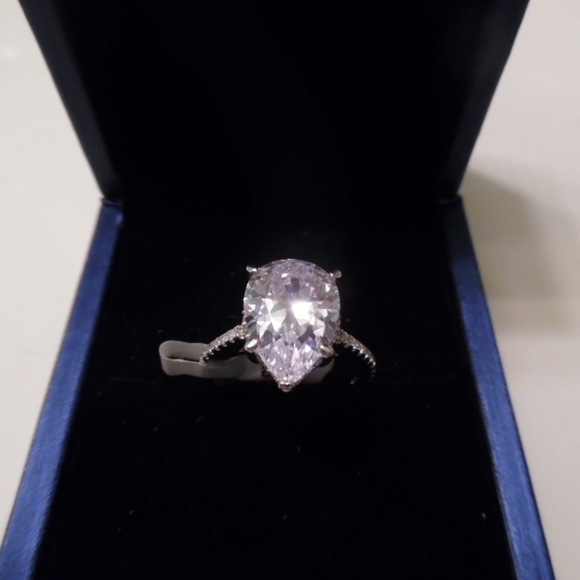 ITALO Jewelry - ITALO 925 PEAR CREATED WHITE SAPPHIRE RING SZ8